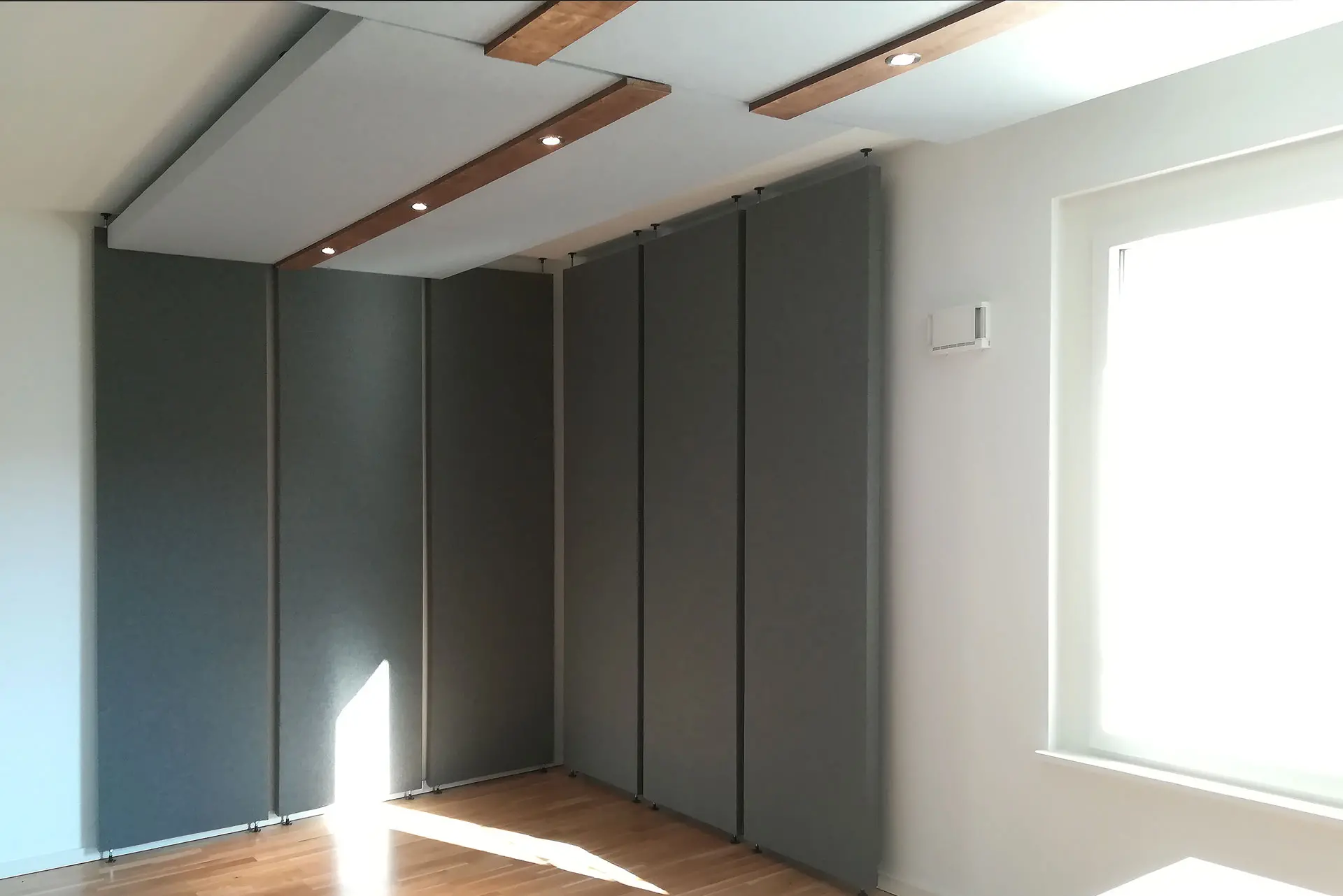 комплект мобильных акустических панелей в эфирной студии, Berlin